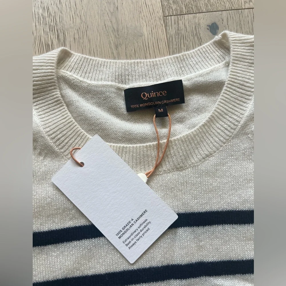 NWT Quince 100% Mongolian Cashmere Sweater in Cream and Navy *some pilling* - Picture 2 of 5